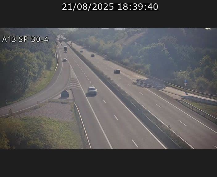 <h2>Traffic live webcam Luxembourg Altwies - A13 direction Luxembourg-ville - BK 30.4</h2>