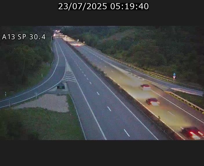 <h2>Traffic live webcam Luxembourg Altwies - A13 direction Luxembourg-ville - BK 30.4</h2>