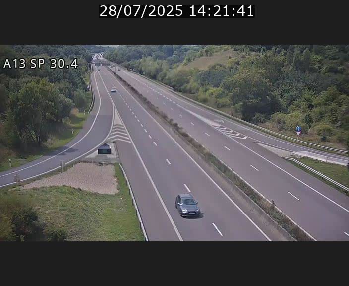 <h2>Traffic live webcam Luxembourg Altwies - A13 direction Luxembourg-ville - BK 30.4</h2>