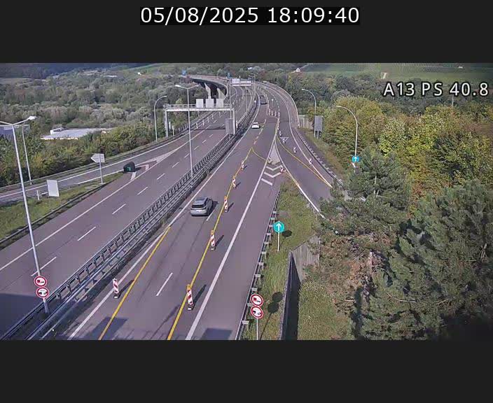 <h2>Webcam autoroute A13 à la sortie est du tunnel Markusbierg à Schengen. Vue sur le pont de la Moselle, vers l'Allemagne</h2>