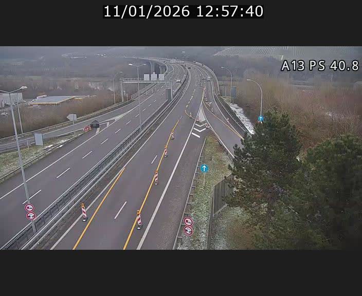 Webcam autoroute A13 à la sortie est du tunnel Markusbierg à Schengen. Vue sur le pont de la Moselle, vers l'Allemagne