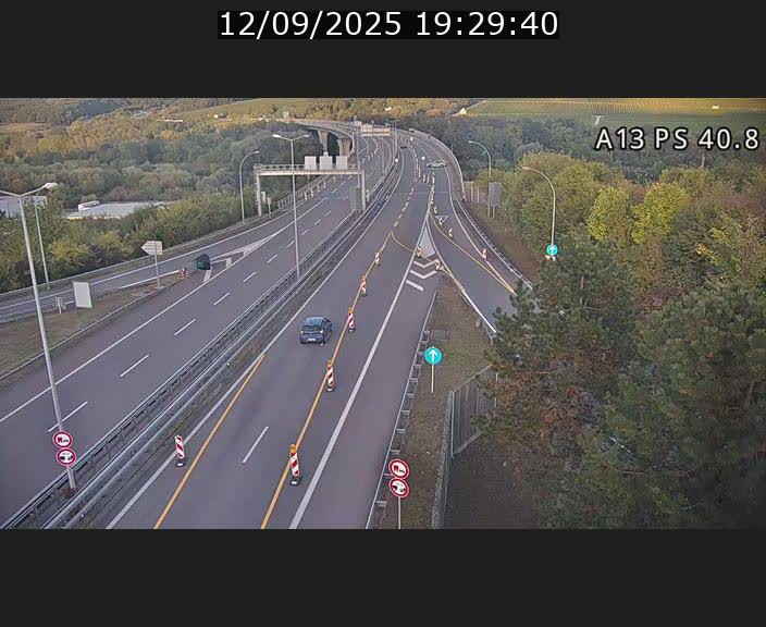 <h2>Webcam autoroute A13 à la sortie est du tunnel Markusbierg à Schengen. Vue sur le pont de la Moselle, vers l'Allemagne</h2>