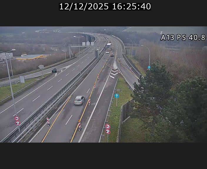 <h2>Webcam autoroute A13 à la sortie est du tunnel Markusbierg à Schengen. Vue sur le pont de la Moselle, vers l'Allemagne</h2>