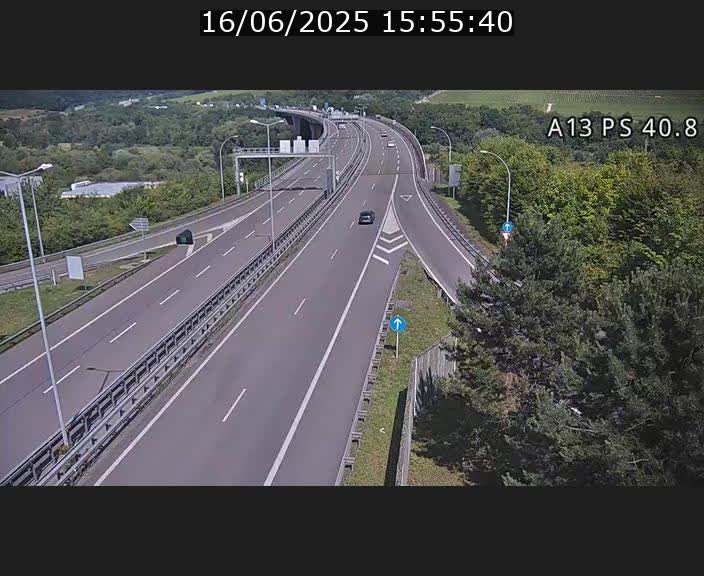 Webcam autoroute A13 à la sortie est du tunnel Markusbierg à Schengen. Vue sur le pont de la Moselle, vers l'Allemagne