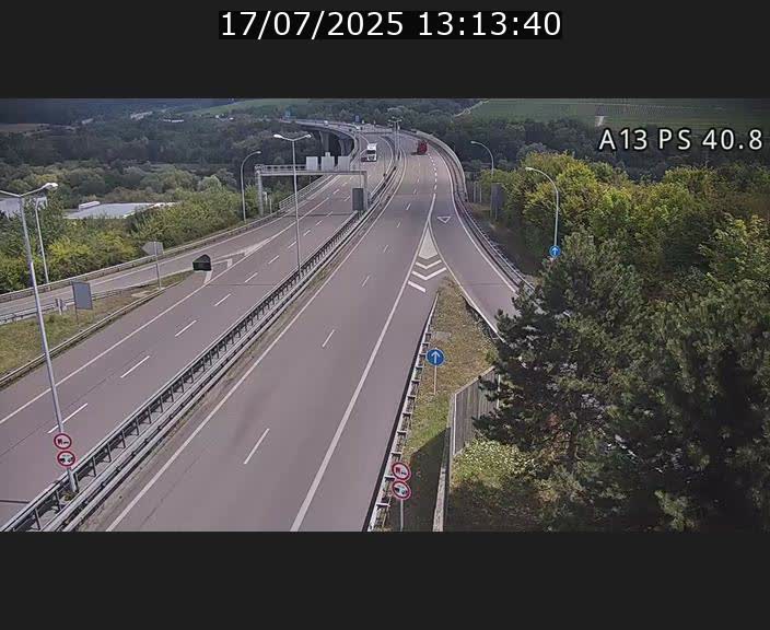 Webcam autoroute A13 à la sortie est du tunnel Markusbierg à Schengen. Vue sur le pont de la Moselle, vers l'Allemagne