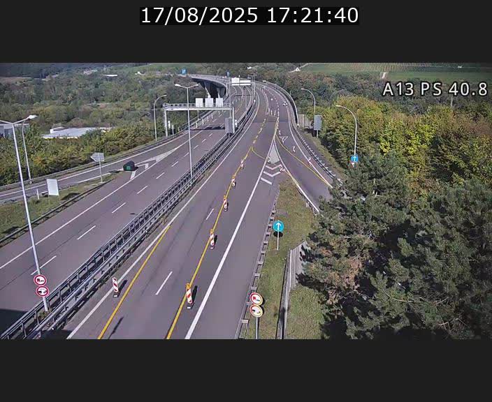 <h2>Webcam autoroute A13 à la sortie est du tunnel Markusbierg à Schengen. Vue sur le pont de la Moselle, vers l'Allemagne</h2>