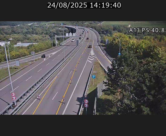 <h2>Webcam autoroute A13 à la sortie est du tunnel Markusbierg à Schengen. Vue sur le pont de la Moselle, vers l'Allemagne</h2>