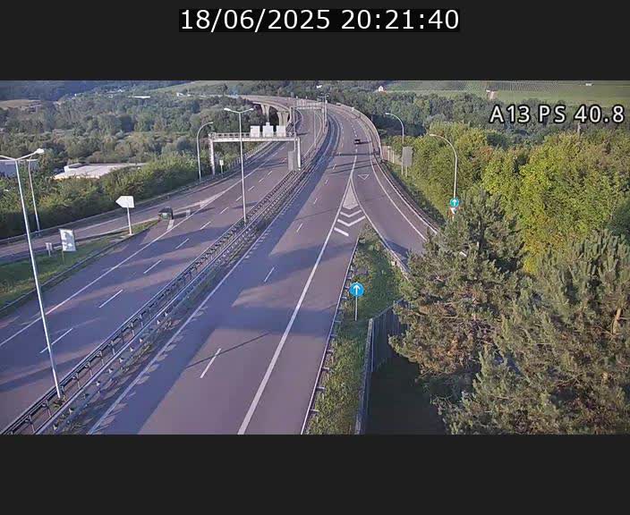 Webcam autoroute A13 à la sortie est du tunnel Markusbierg à Schengen. Vue sur le pont de la Moselle, vers l'Allemagne