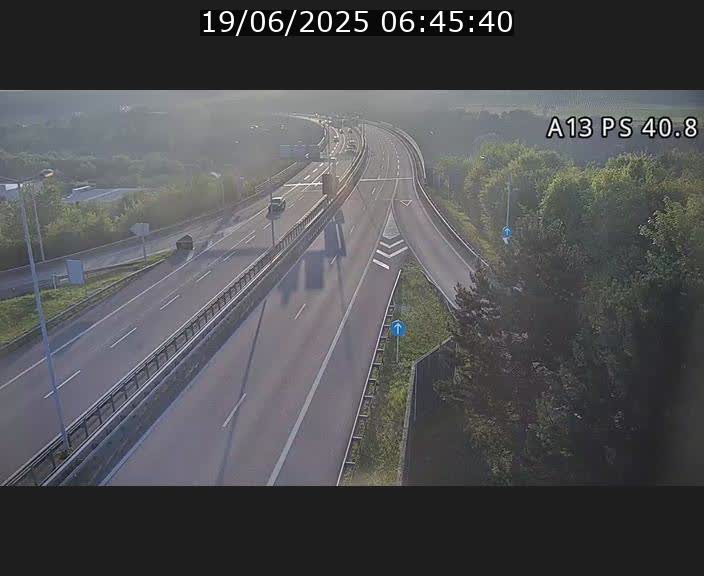 Webcam autoroute A13 à la sortie est du tunnel Markusbierg à Schengen. Vue sur le pont de la Moselle, vers l'Allemagne