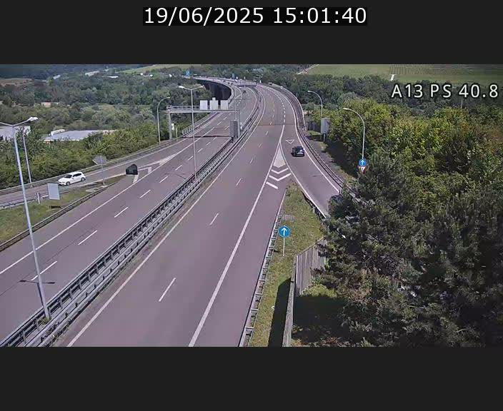 Webcam autoroute A13 à la sortie est du tunnel Markusbierg à Schengen. Vue sur le pont de la Moselle, vers l'Allemagne