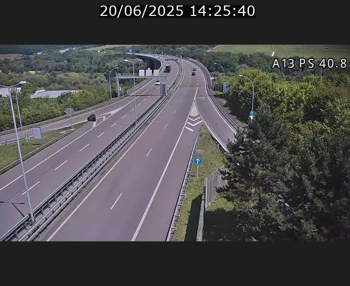 Webcam autoroute A13 à la sortie est du tunnel Markusbierg à Schengen. Vue sur le pont de la Moselle, vers l'Allemagne