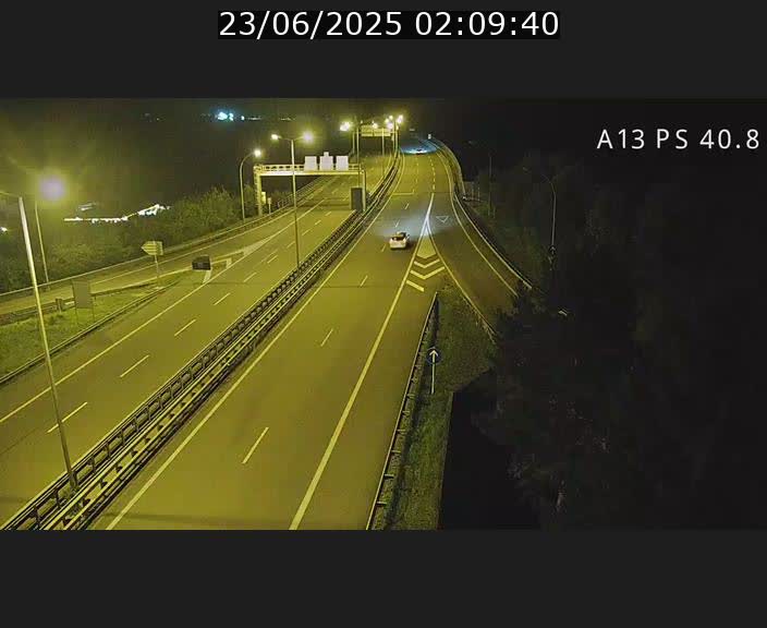 Webcam autoroute A13 à la sortie est du tunnel Markusbierg à Schengen. Vue sur le pont de la Moselle, vers l'Allemagne