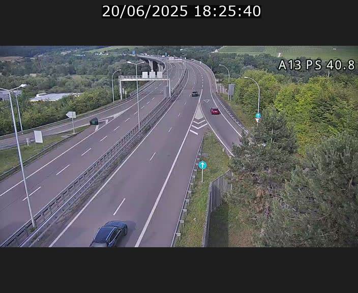 Webcam autoroute A13 à la sortie est du tunnel Markusbierg à Schengen. Vue sur le pont de la Moselle, vers l'Allemagne