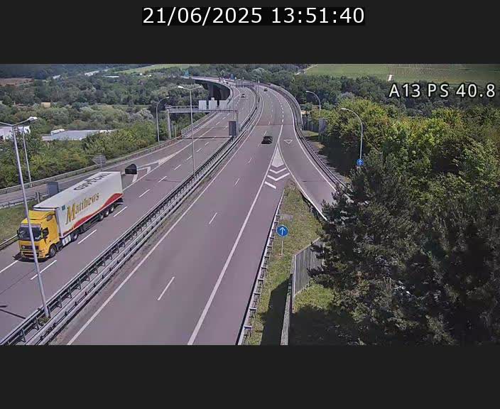 Webcam autoroute A13 à la sortie est du tunnel Markusbierg à Schengen. Vue sur le pont de la Moselle, vers l'Allemagne