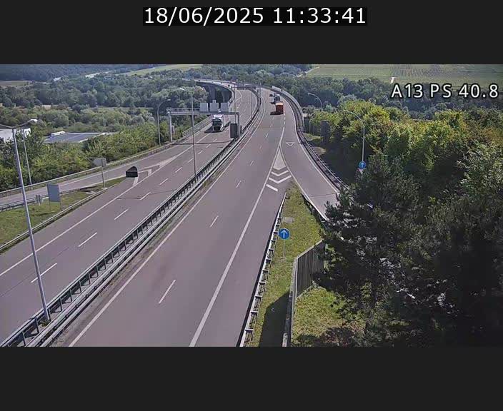 <h2>Webcam autoroute A13 à la sortie est du tunnel Markusbierg à Schengen. Vue sur le pont de la Moselle, vers l'Allemagne</h2>