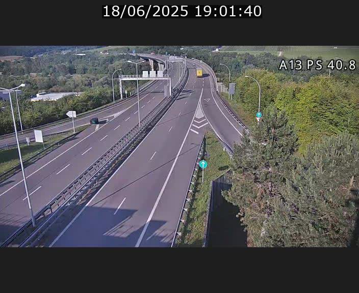 <h2>Webcam autoroute A13 à la sortie est du tunnel Markusbierg à Schengen. Vue sur le pont de la Moselle, vers l'Allemagne</h2>