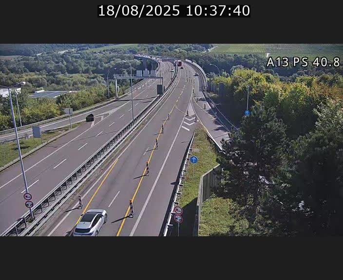 <h2>Webcam autoroute A13 à la sortie est du tunnel Markusbierg à Schengen. Vue sur le pont de la Moselle, vers l'Allemagne</h2>