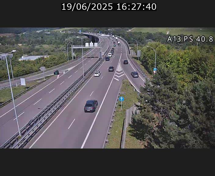 <h2>Webcam autoroute A13 à la sortie est du tunnel Markusbierg à Schengen. Vue sur le pont de la Moselle, vers l'Allemagne</h2>