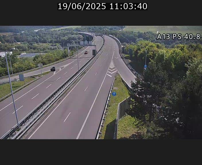 <h2>Webcam autoroute A13 à la sortie est du tunnel Markusbierg à Schengen. Vue sur le pont de la Moselle, vers l'Allemagne</h2>