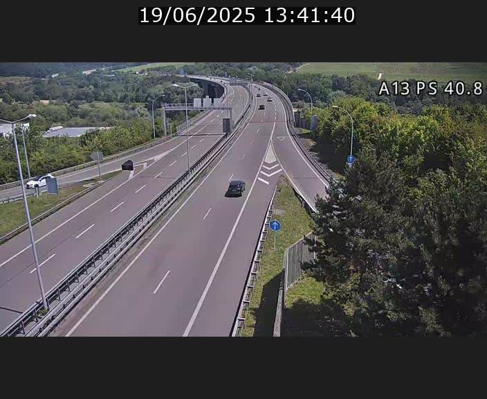 <h2>Webcam autoroute A13 à la sortie est du tunnel Markusbierg à Schengen. Vue sur le pont de la Moselle, vers l'Allemagne</h2>
