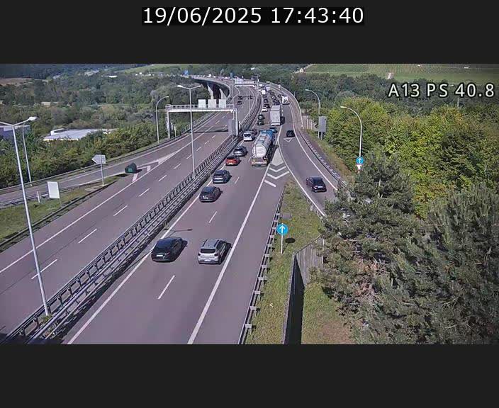 <h2>Webcam autoroute A13 à la sortie est du tunnel Markusbierg à Schengen. Vue sur le pont de la Moselle, vers l'Allemagne</h2>