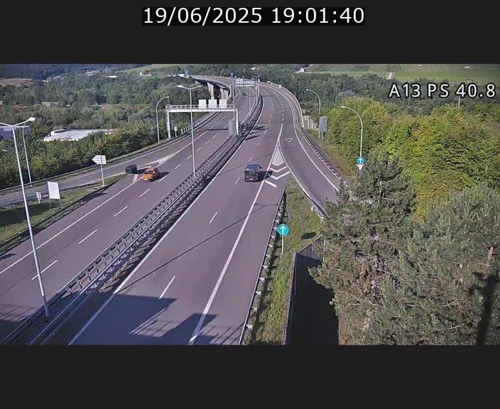 <h2>Webcam autoroute A13 à la sortie est du tunnel Markusbierg à Schengen. Vue sur le pont de la Moselle, vers l'Allemagne</h2>