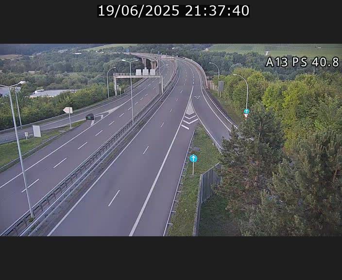 <h2>Webcam autoroute A13 à la sortie est du tunnel Markusbierg à Schengen. Vue sur le pont de la Moselle, vers l'Allemagne</h2>