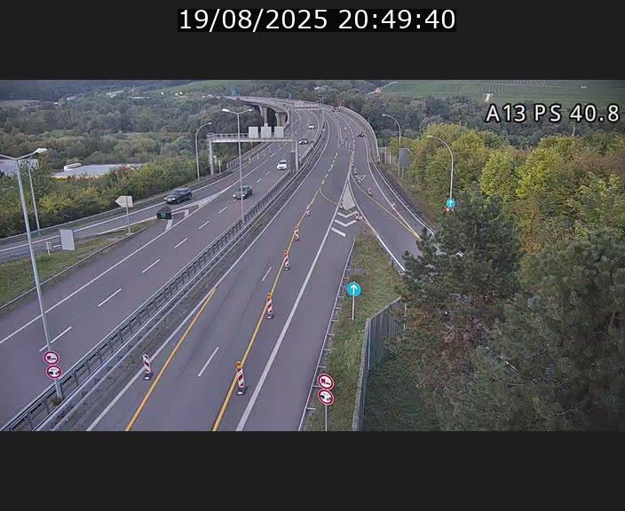 <h2>Webcam autoroute A13 à la sortie est du tunnel Markusbierg à Schengen. Vue sur le pont de la Moselle, vers l'Allemagne</h2>