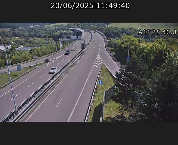 <h2>Webcam autoroute A13 à la sortie est du tunnel Markusbierg à Schengen. Vue sur le pont de la Moselle, vers l'Allemagne</h2>