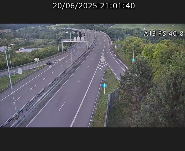 <h2>Webcam autoroute A13 à la sortie est du tunnel Markusbierg à Schengen. Vue sur le pont de la Moselle, vers l'Allemagne</h2>