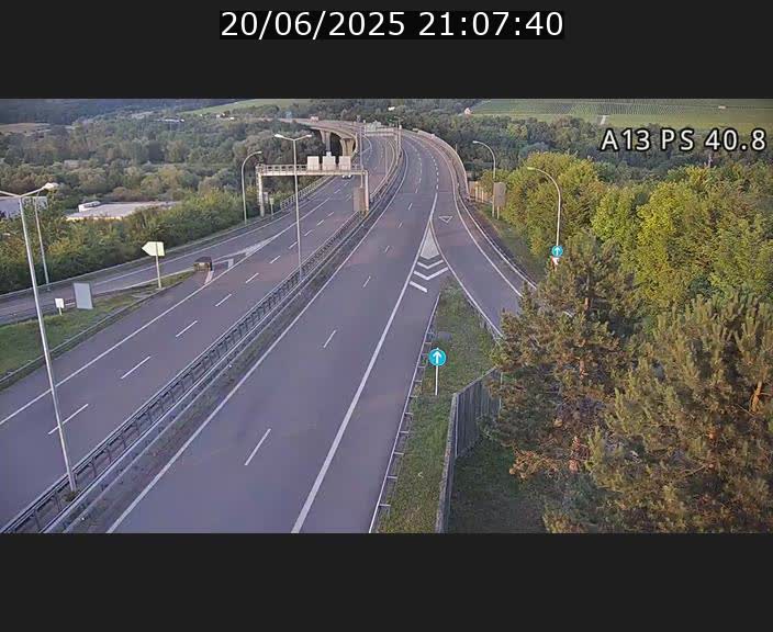 <h2>Webcam autoroute A13 à la sortie est du tunnel Markusbierg à Schengen. Vue sur le pont de la Moselle, vers l'Allemagne</h2>