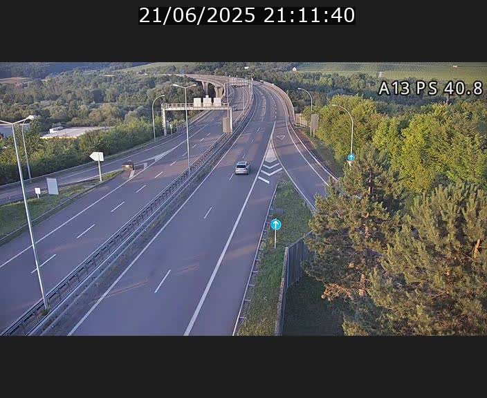 <h2>Webcam autoroute A13 à la sortie est du tunnel Markusbierg à Schengen. Vue sur le pont de la Moselle, vers l'Allemagne</h2>