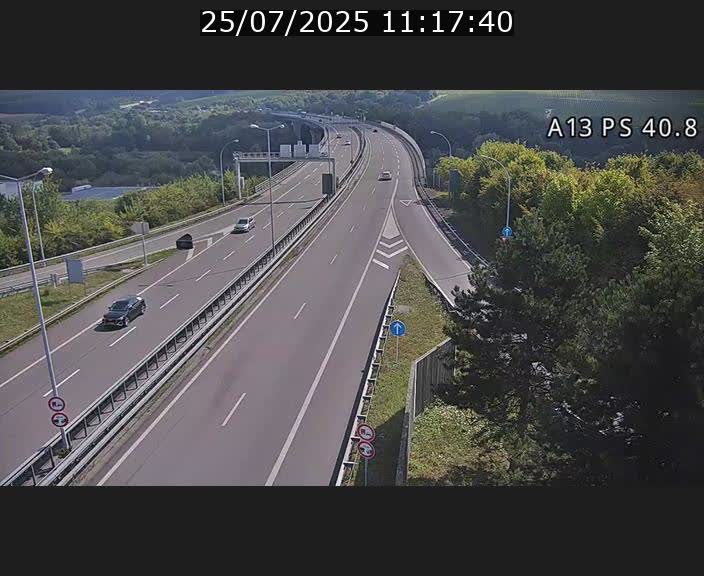 <h2>Webcam autoroute A13 à la sortie est du tunnel Markusbierg à Schengen. Vue sur le pont de la Moselle, vers l'Allemagne</h2>