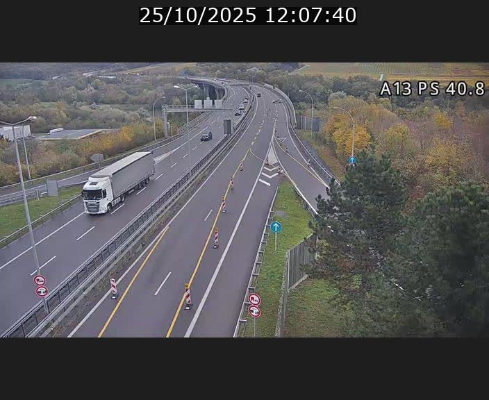 <h2>Webcam autoroute A13 à la sortie est du tunnel Markusbierg à Schengen. Vue sur le pont de la Moselle, vers l'Allemagne</h2>