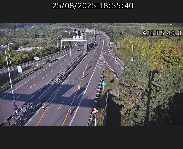 <h2>Webcam autoroute A13 à la sortie est du tunnel Markusbierg à Schengen. Vue sur le pont de la Moselle, vers l'Allemagne</h2>