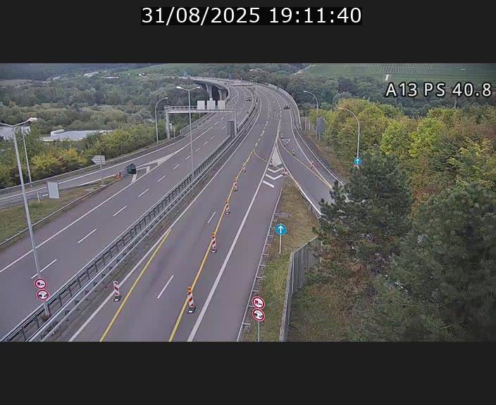 <h2>Webcam autoroute A13 à la sortie est du tunnel Markusbierg à Schengen. Vue sur le pont de la Moselle, vers l'Allemagne</h2>