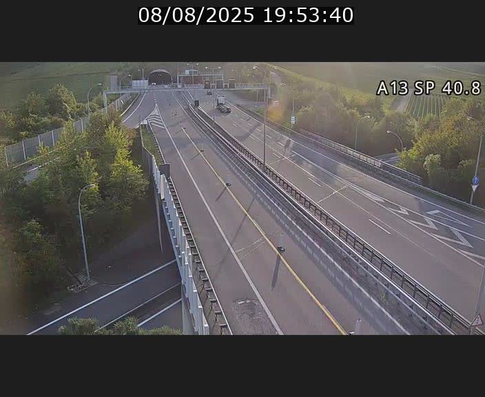 <h2>Webcam avec vue sur l'entrée côté allemand du tunnel Markusbierg à Schengen. Vue orientée vers le tunnel et Bettembourg</h2>