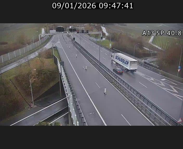 Webcam avec vue sur l'entrée côté allemand du tunnel Markusbierg à Schengen. Vue orientée vers le tunnel et Bettembourg