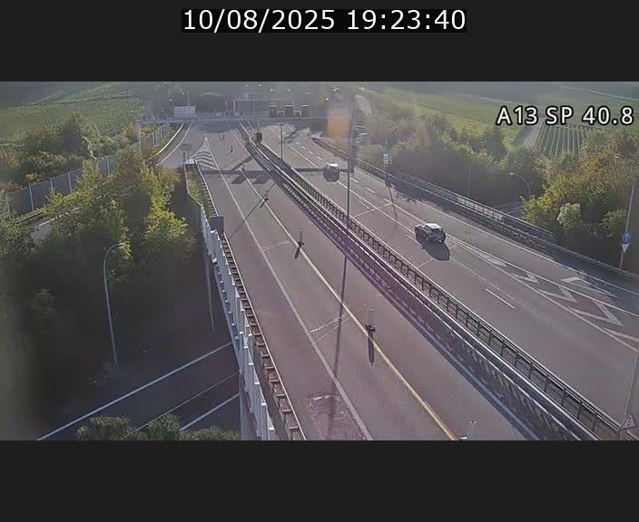 <h2>Webcam avec vue sur l'entrée côté allemand du tunnel Markusbierg à Schengen. Vue orientée vers le tunnel et Bettembourg</h2>