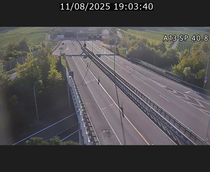 <h2>Webcam avec vue sur l'entrée côté allemand du tunnel Markusbierg à Schengen. Vue orientée vers le tunnel et Bettembourg</h2>