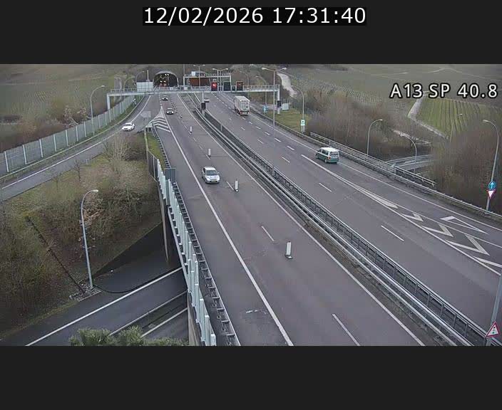 Webcam avec vue sur l'entrée côté allemand du tunnel Markusbierg à Schengen. Vue orientée vers le tunnel et Bettembourg