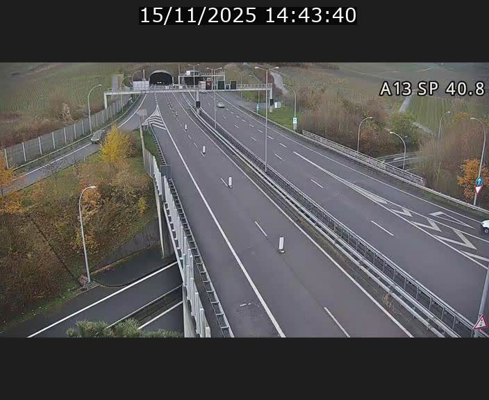 Webcam avec vue sur l'entrée côté allemand du tunnel Markusbierg à Schengen. Vue orientée vers le tunnel et Bettembourg