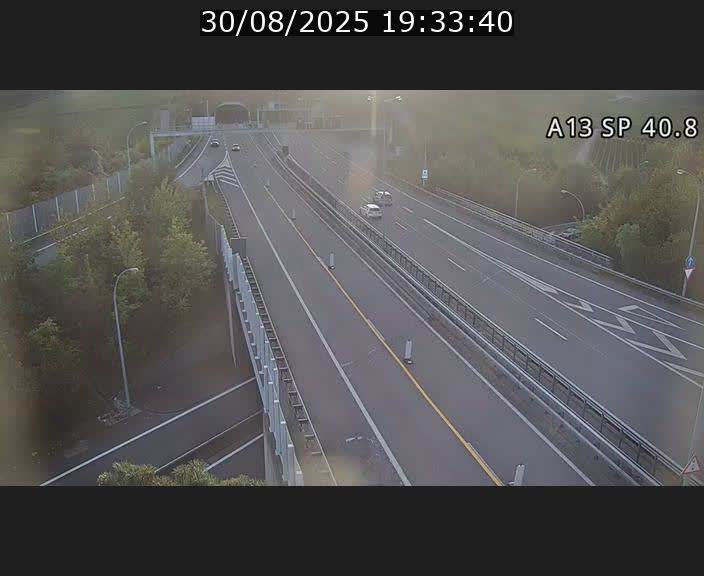 <h2>Webcam avec vue sur l'entrée côté allemand du tunnel Markusbierg à Schengen. Vue orientée vers le tunnel et Bettembourg</h2>