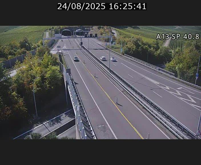 <h2>Webcam avec vue sur l'entrée côté allemand du tunnel Markusbierg à Schengen. Vue orientée vers le tunnel et Bettembourg</h2>