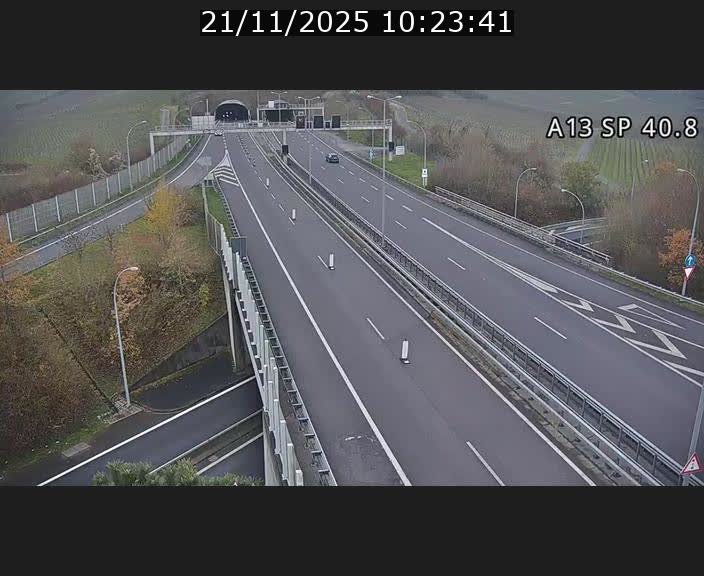 Webcam avec vue sur l'entrée côté allemand du tunnel Markusbierg à Schengen. Vue orientée vers le tunnel et Bettembourg