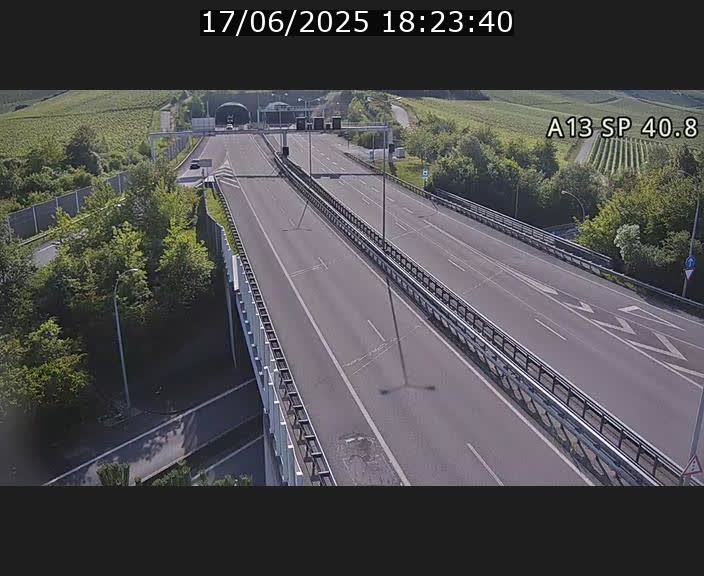 <h2>Webcam avec vue sur l'entrée côté allemand du tunnel Markusbierg à Schengen. Vue orientée vers le tunnel et Bettembourg</h2>