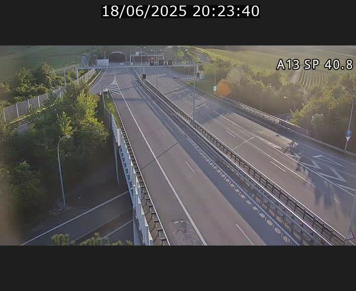 <h2>Webcam avec vue sur l'entrée côté allemand du tunnel Markusbierg à Schengen. Vue orientée vers le tunnel et Bettembourg</h2>