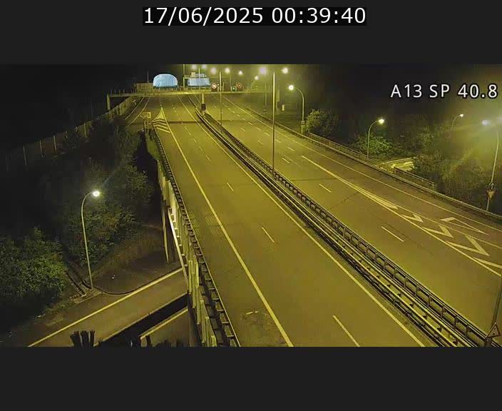 Webcam avec vue sur l'entrée côté allemand du tunnel Markusbierg à Schengen. Vue orientée vers le tunnel et Bettembourg