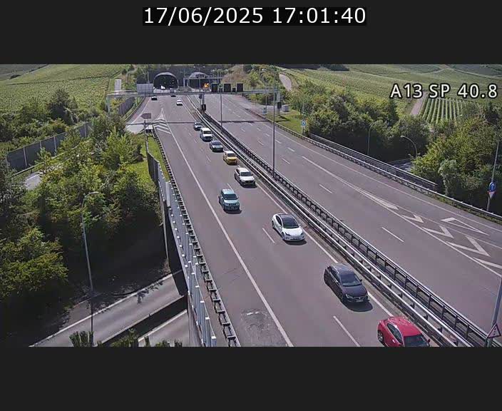 Webcam avec vue sur l'entrée côté allemand du tunnel Markusbierg à Schengen. Vue orientée vers le tunnel et Bettembourg