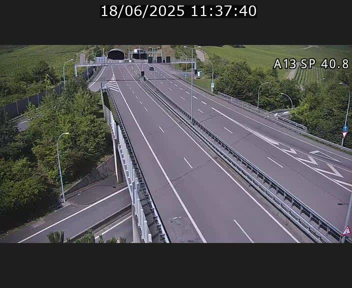 Webcam avec vue sur l'entrée côté allemand du tunnel Markusbierg à Schengen. Vue orientée vers le tunnel et Bettembourg